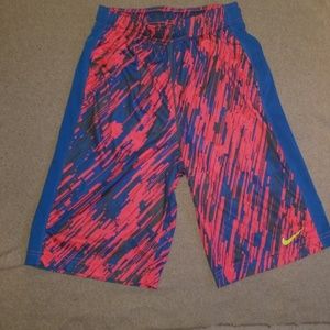 Nike Boys Dri Fit basjetball shorts L